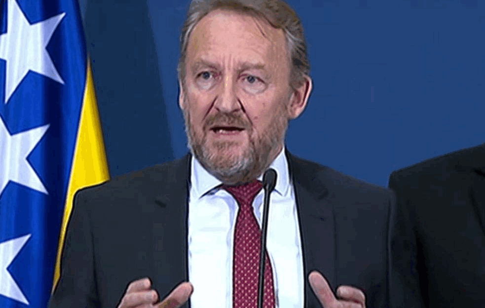 JOŠ JEDAN LIDER U BIH ZARAŽEN: <span style='color:red;'><b>Bakir Izetbegović</b></span> POZITIVAN na KORONA VIRUS





